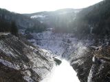 La via ferrata de Planfoy: le lac du barrage est gel