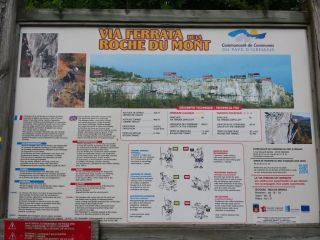 La via ferrata de la Roche du Mont: Panneau explicatif prsent au dpart du sentier d'approche