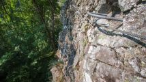 Rando-ferrata de la Source de la Moselle: Le passage dlicat qui contourne la roche, attention  la pose des pieds !