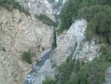 Le chemin de la vierge: Au loin la cascade du Nant