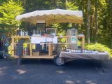 Puy des Juscles: Petit point de restauration sympa � l'arriv�e. Boissons fra�ches, sandwichs,hot dog, glaces, et produits locaux.
