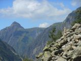 Saint-Christophe-en-Oisans: Vue sur les 2 Alpes et ...la paroi de la via des Perrons de Venosc juste avant la sortie