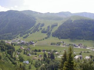 La Cascade: Vue sur l'Alpe du Grand Serre � mi-parcours