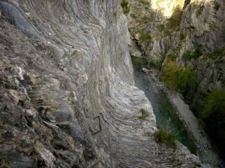 Les Gorges de la Durance: Un passage fa�onn� par l'eau lors du circuit rouge