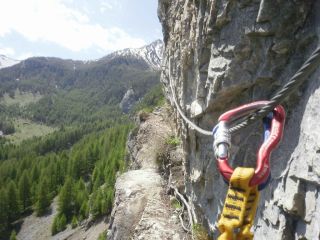 Marcellinas: Passage en balcon avec le cimes eneig�es
