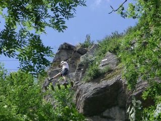 Les Gorges du Haut Cher: ciel bleu et passerelle