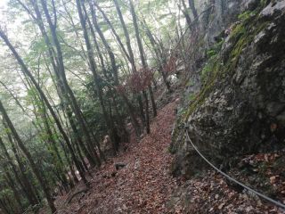 Revaclier: The route starts in easy fashion by descending down along the base of the cliff