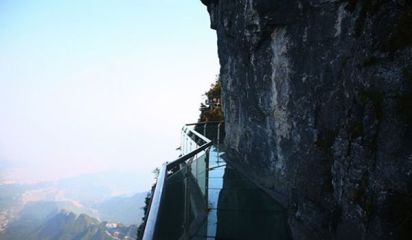 POISSON D'AVRIL: La via ferrata des Grottes de Choranche: Vire artificielle en verre (parcours rouge et noir)