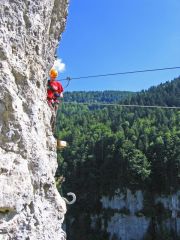 La via ferrata des Echelles de la mort: Avant le grand saut(Tyrolienne)