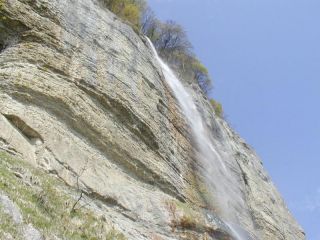 La Vire des Lavandires: La cascade vue n2