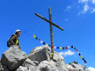 Rocher du Saint-Julien: La croix de Saint-Julien (sommet de La Roumpo Quieu), idéal pour la pose pic-nic