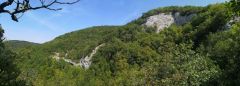Les Baumes du Verneau: Vue panoramique de la falaise escaladé. 28/08/19