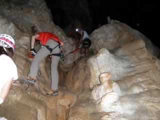 La via ferrata du Thaurac: dans la grotte