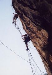 POISSON D'AVRIL: La via ferrata des Grottes de Choranche: Partie finale du filet du fou qui repeint le plafond