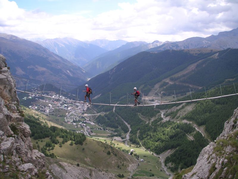 : auron013.jpg