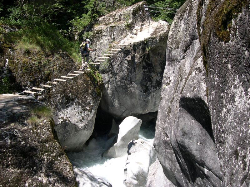 Les Gorges d�Ailefroide: pelvouxlesclaux005.jpg