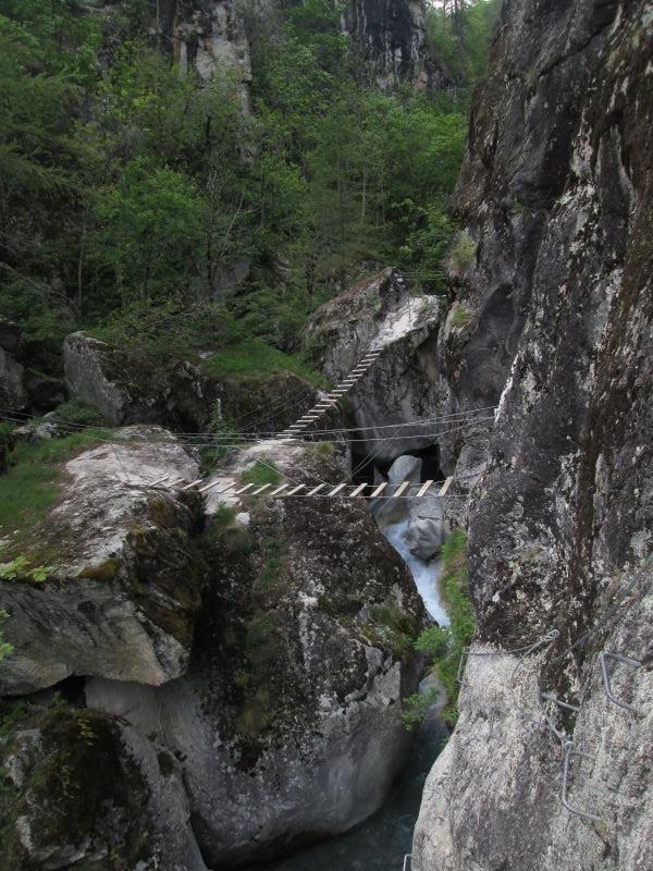 Les Gorges d�Ailefroide: pelvouxlesclaux017.jpg