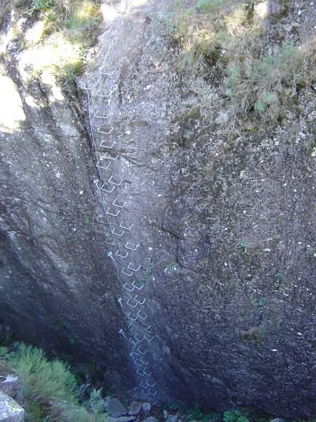 Puy des Juscles: pertuis05.jpg