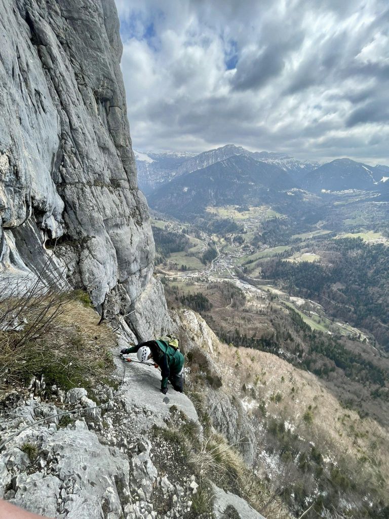 Roche Veyrand: saintpierredentremont001.jpg