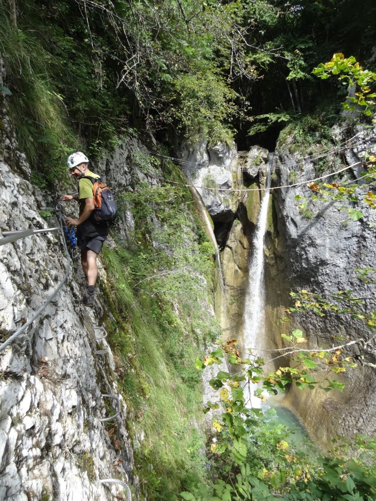 Rocher de l'Envers: saintvincentdemercuze004.jpg