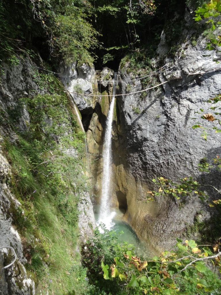 Rocher de l'Envers: saintvincentdemercuze005.jpg