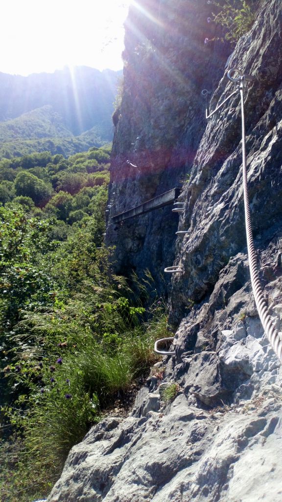 Rocher de l'Envers: saintvincentdemercuze082.jpg