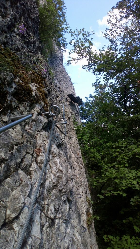 Rocher de l'Envers: saintvincentdemercuze085.jpg