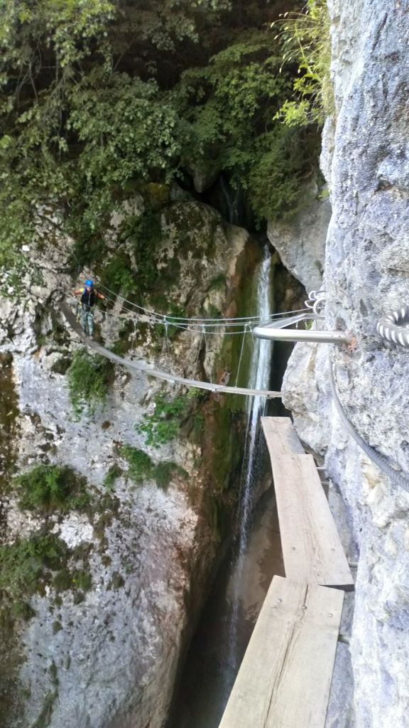Rocher de l'Envers: saintvincentdemercuze087.jpg