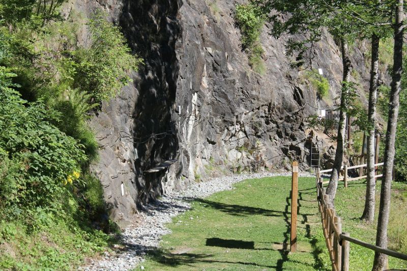 La Chal: stcolombandesvillards011.jpg