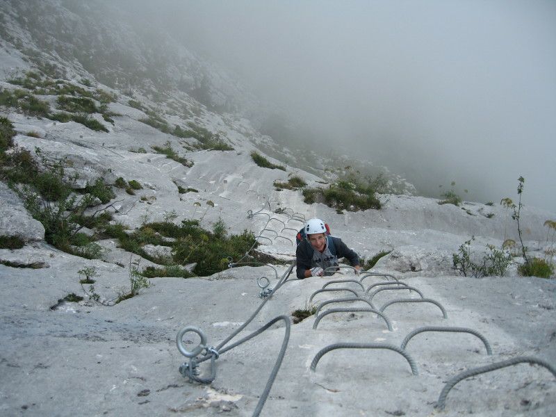 Roche Veyrand: stpierredentremont041.jpg